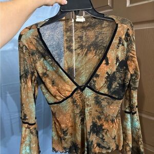 Flare sleeve blouse